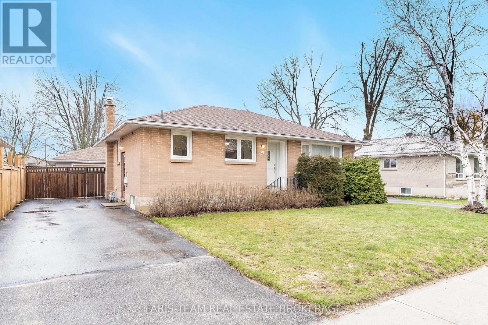 12 Marion Crescent, Barrie, Ontario  L4M 2L3 - Photo 3 - S13023684