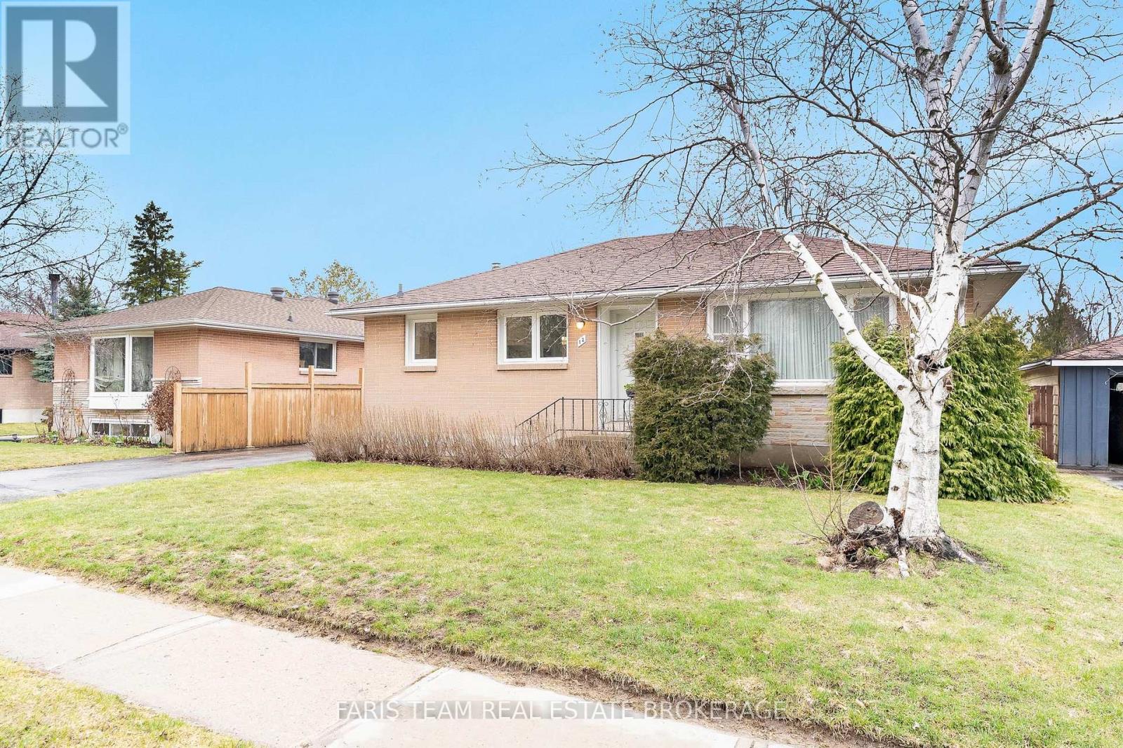 12 Marion Crescent, Barrie, Ontario  L4M 2L3 - Photo 4 - S13023684