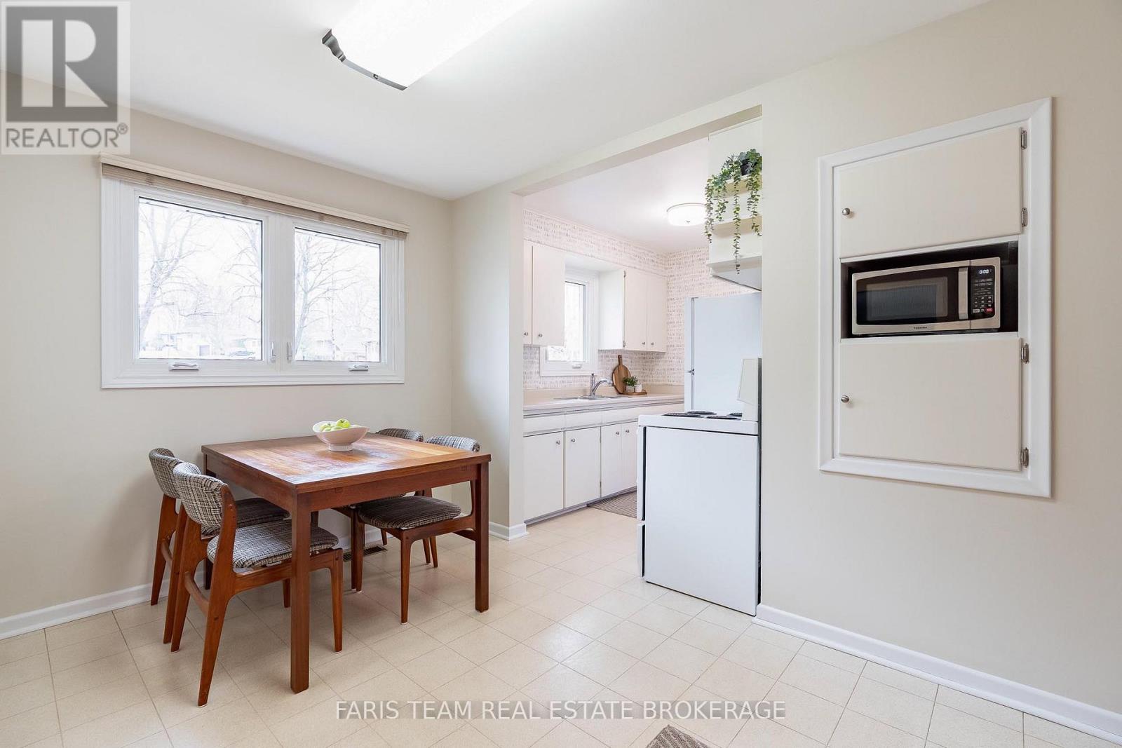 12 Marion Crescent, Barrie, Ontario  L4M 2L3 - Photo 5 - S13023684