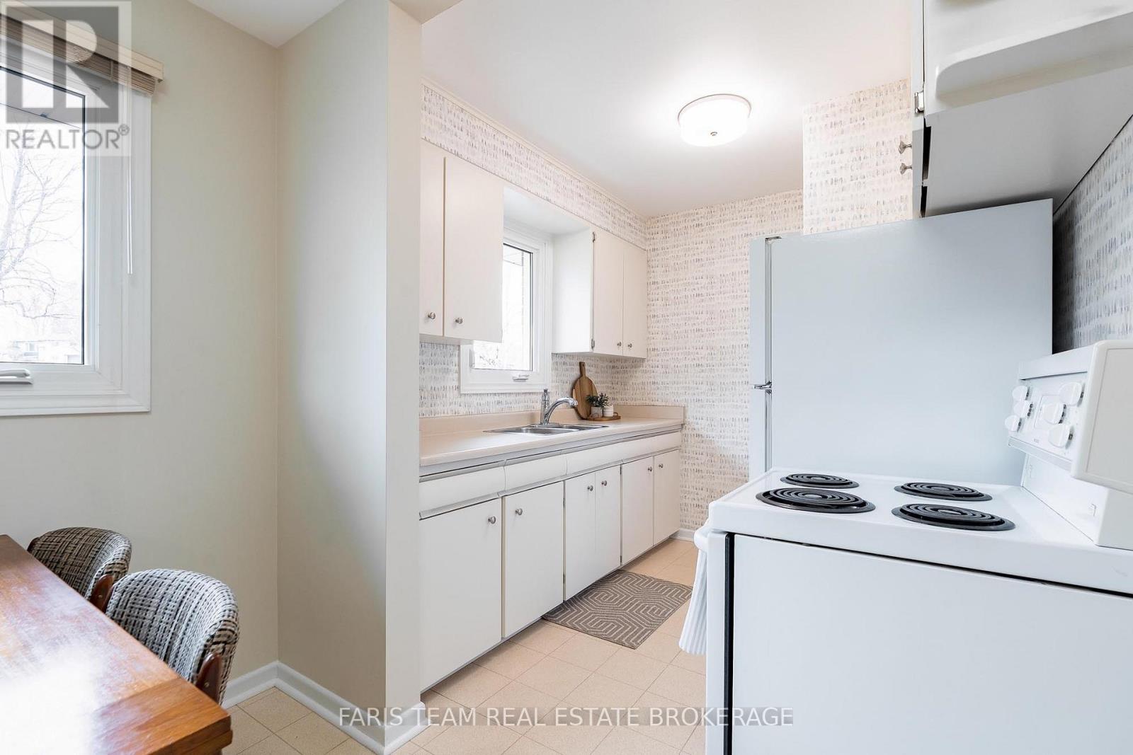 12 Marion Crescent, Barrie, Ontario  L4M 2L3 - Photo 6 - S13023684