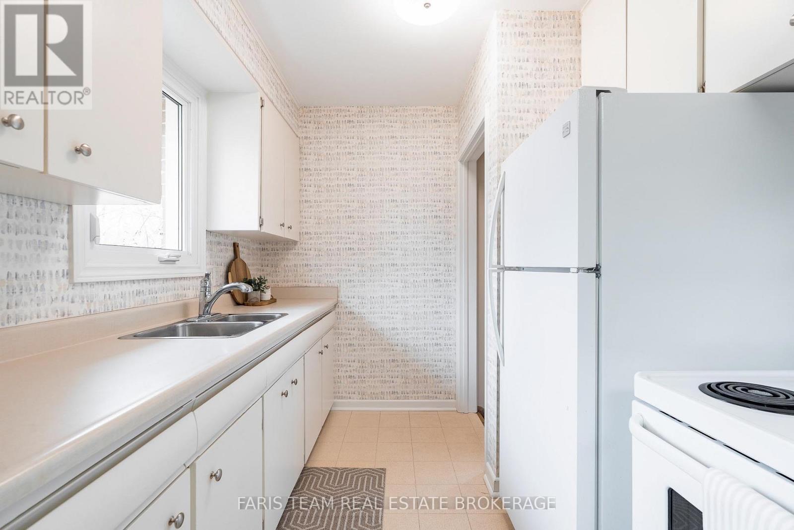 12 Marion Crescent, Barrie, Ontario  L4M 2L3 - Photo 7 - S13023684