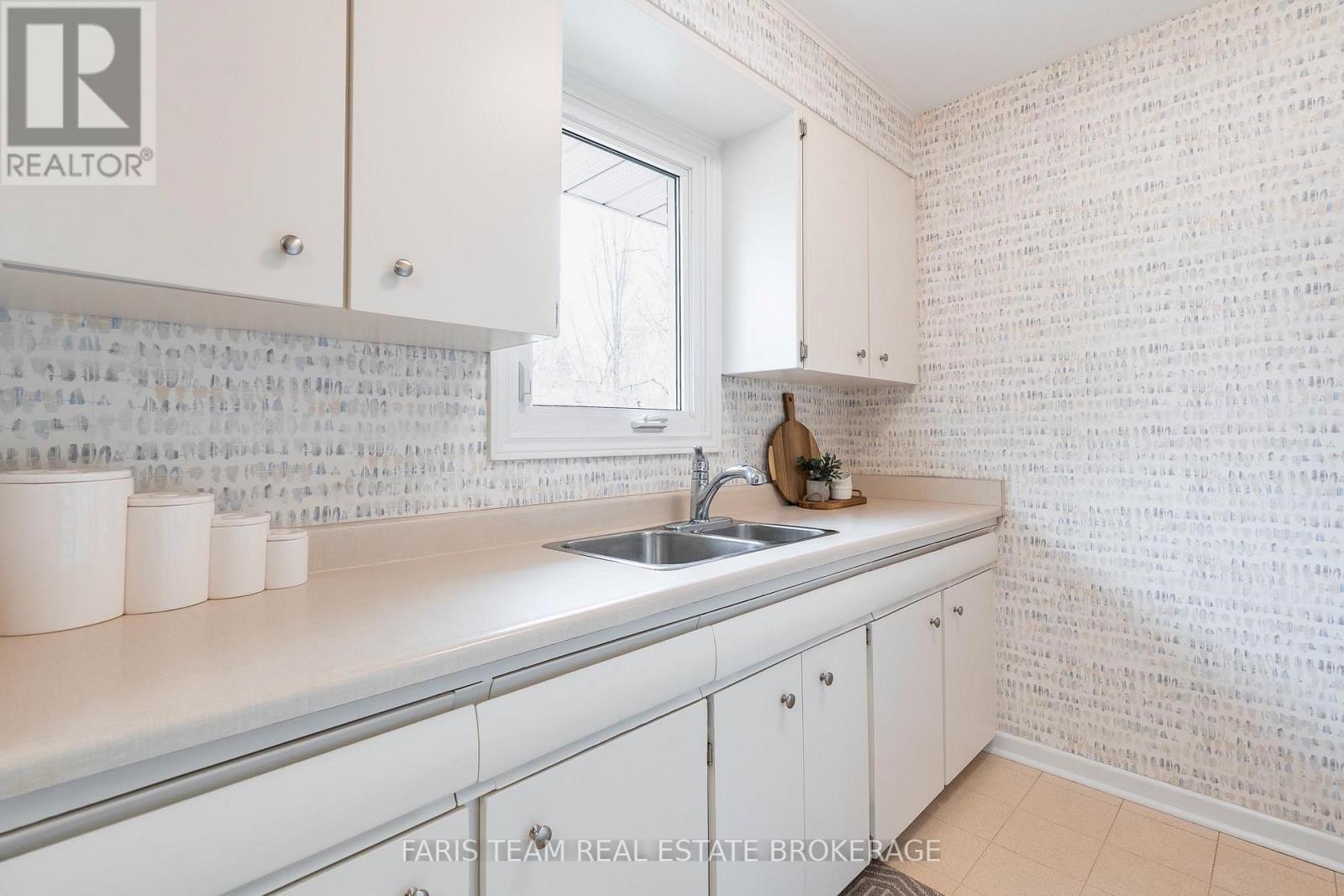 12 Marion Crescent, Barrie, Ontario  L4M 2L3 - Photo 8 - S13023684