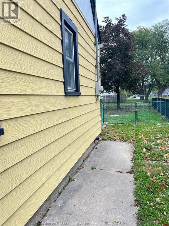 1058 California, Windsor, Ontario  N9B 2Z7 - Photo 18 - 26008697