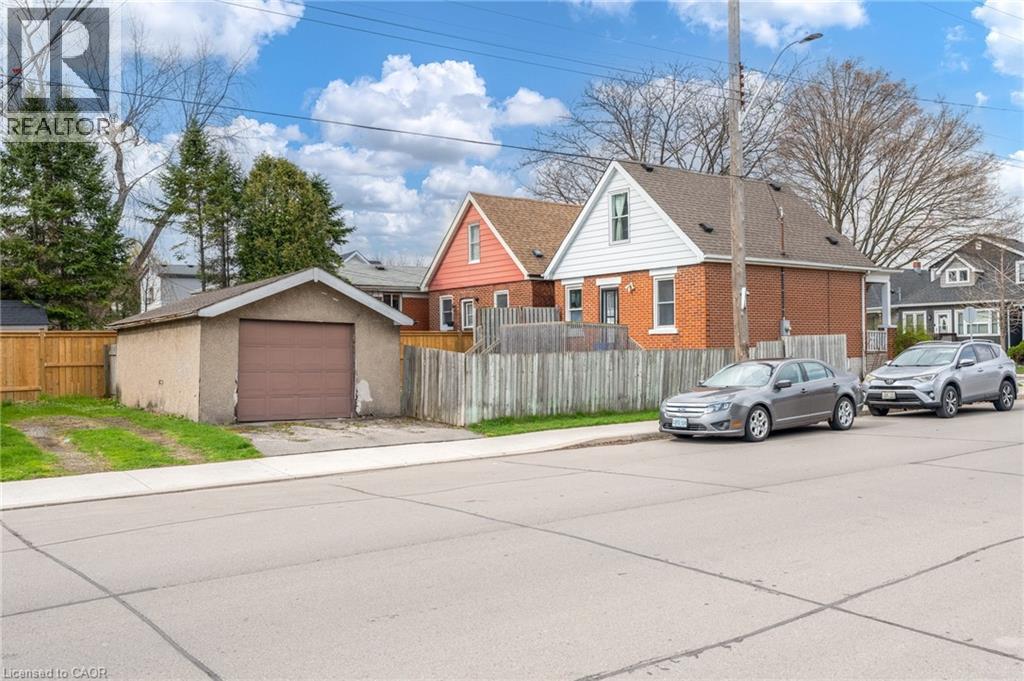 118 Cameron Avenue N, Hamilton, Ontario  L8H 4Z2 - Photo 3 - 40822645