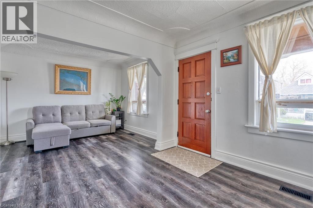 118 Cameron Avenue N, Hamilton, Ontario  L8H 4Z2 - Photo 4 - 40822645