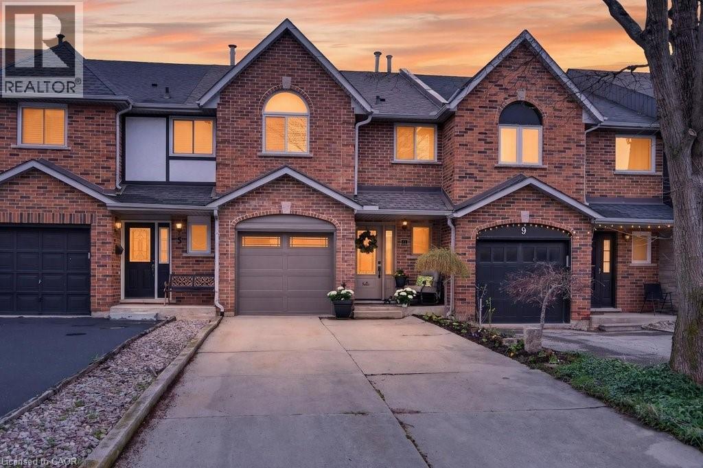 7 PERTHSHIRE Court, Hamilton, Ontario