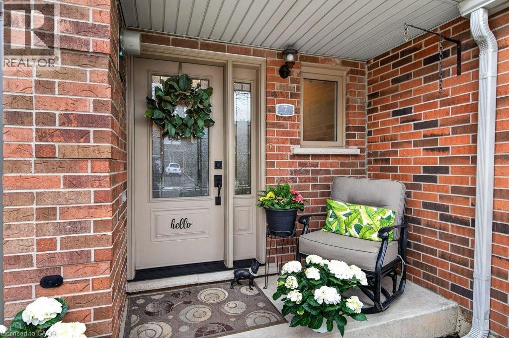 7 Perthshire Court, Hamilton, Ontario  L9B 2H1 - Photo 3 - 40822177