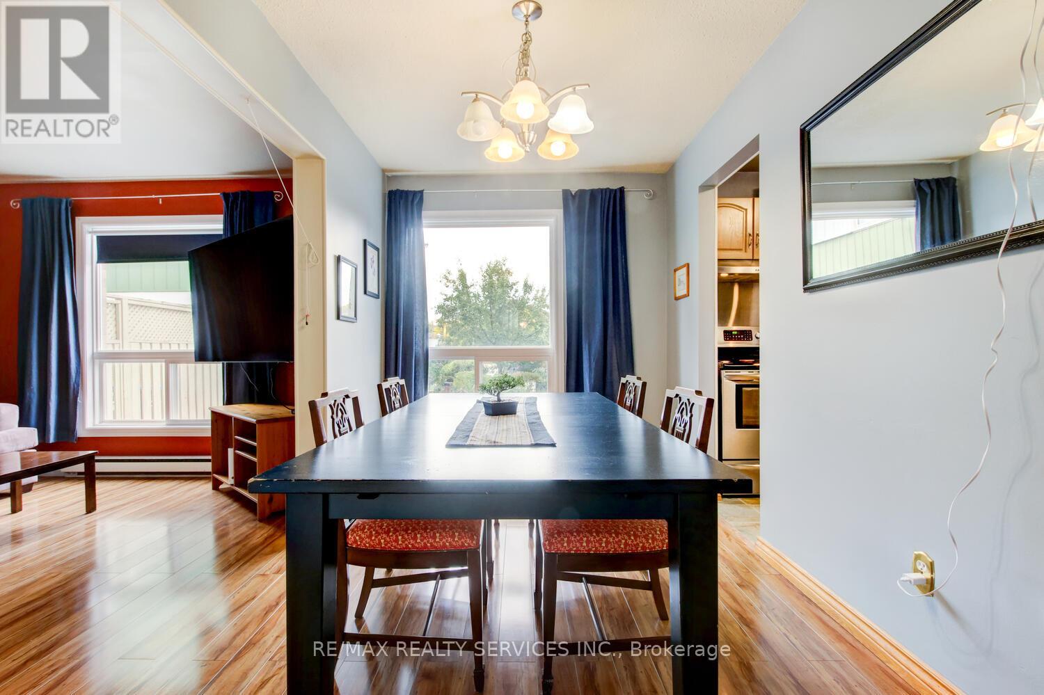 7 Hamlet Court, Brampton, Ontario  L6S 1X5 - Photo 11 - W13023638