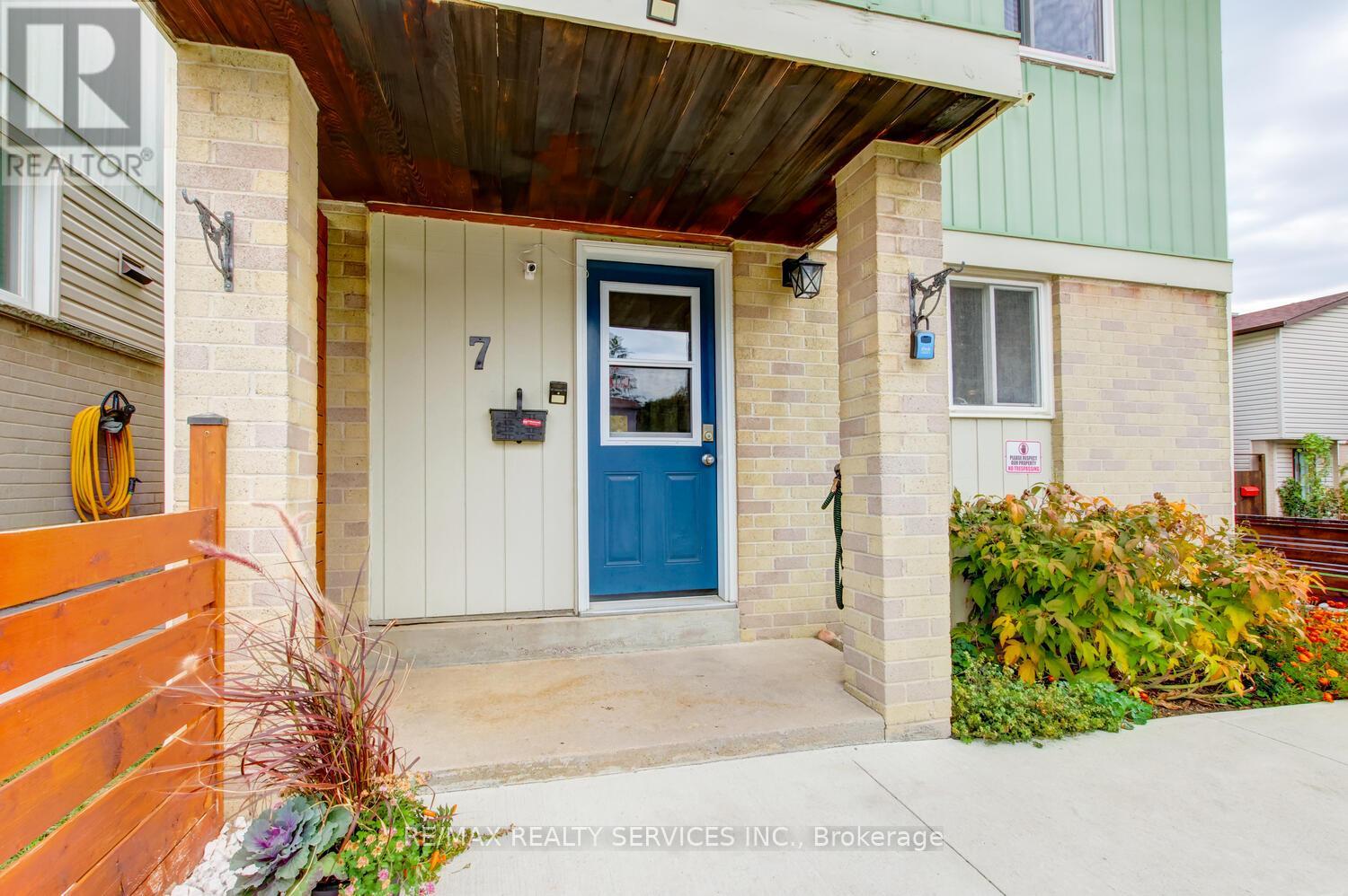 7 Hamlet Court, Brampton, Ontario  L6S 1X5 - Photo 3 - W13023638