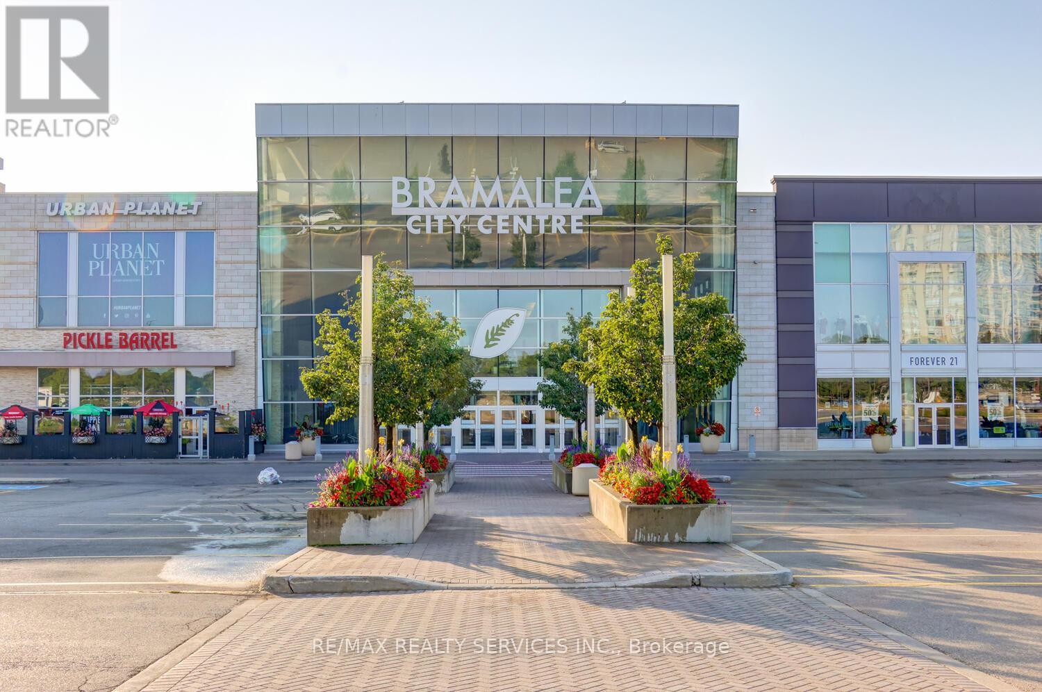 7 Hamlet Court, Brampton, Ontario  L6S 1X5 - Photo 48 - W13023638