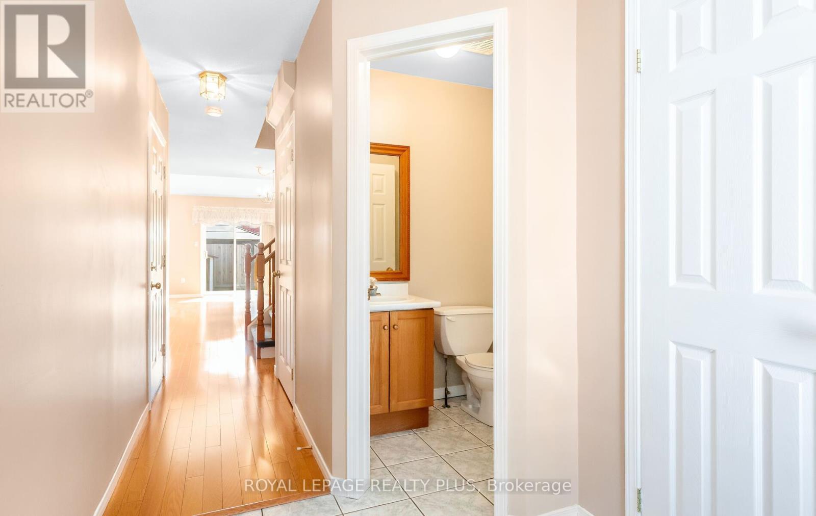 1239 Blanshard Drive, Burlington, Ontario  L7M 4N6 - Photo 4 - W13023738