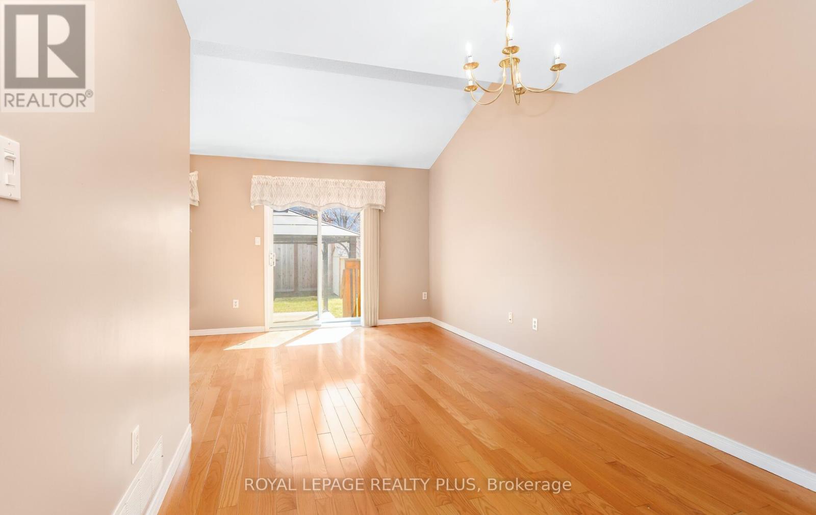 1239 Blanshard Drive, Burlington, Ontario  L7M 4N6 - Photo 8 - W13023738