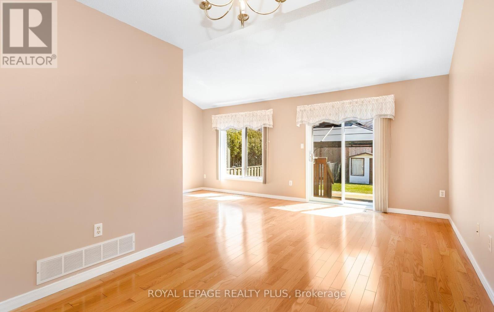 1239 Blanshard Drive, Burlington, Ontario  L7M 4N6 - Photo 9 - W13023738