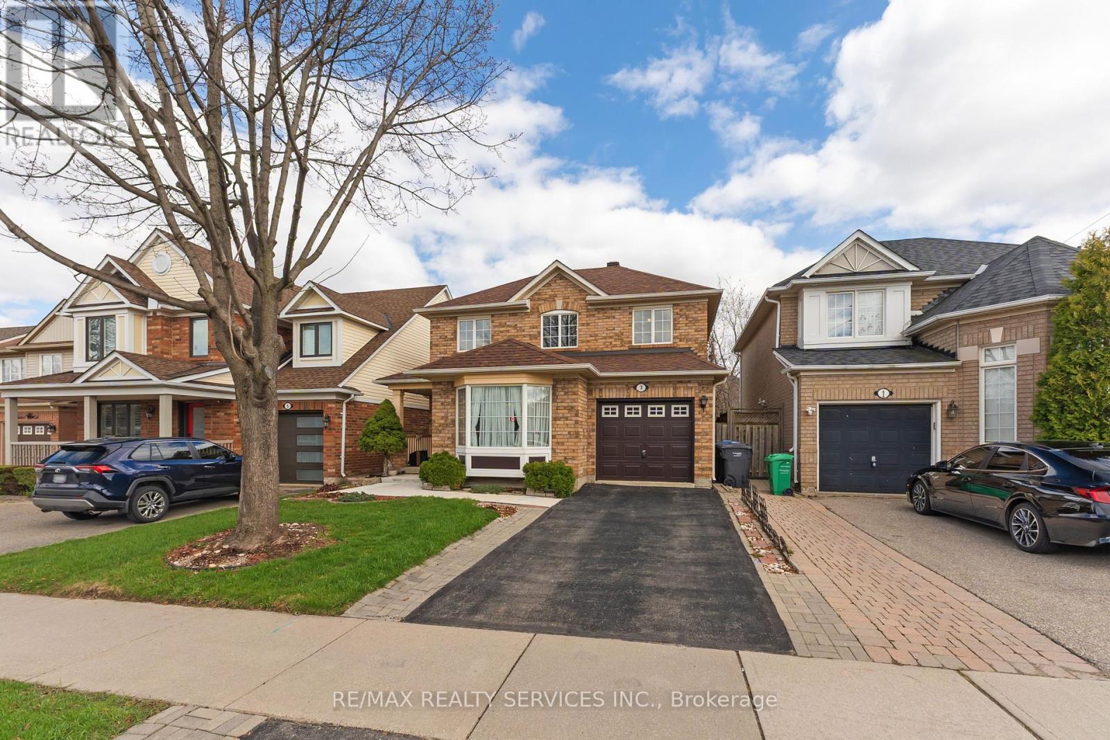 3 Springhurst Avenue, Brampton, Ontario  L7A 1P6 - Photo 3 - W12956962