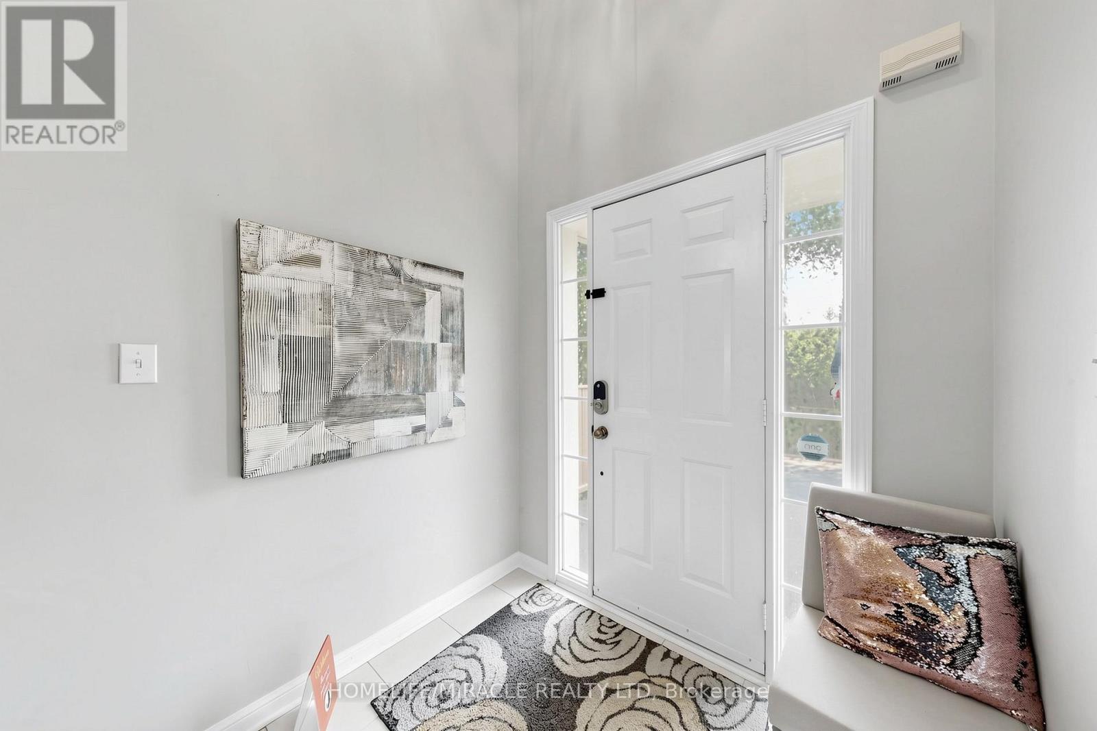 361 Brisdale Drive NW, Brampton, Ontario  L7A 3M6 - Photo 5 - W13017258