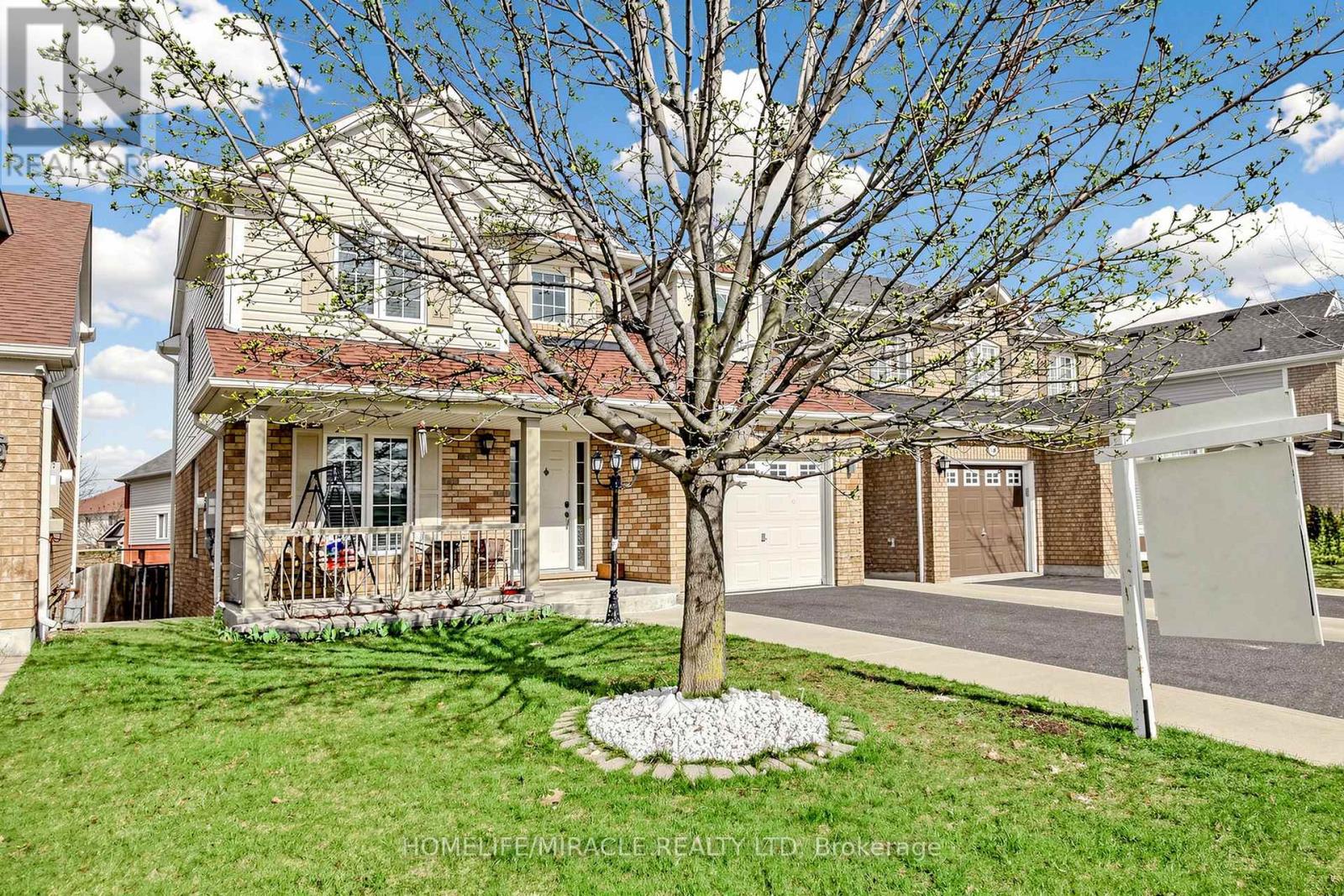 361 Brisdale Drive NW, Brampton, Ontario  L7A 3M6 - Photo 3 - W13017258