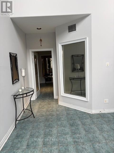 5 - 56 Pennsylvania Avenue, Vaughan, Ontario  L4K 3V9 - Photo 4 - N12970984