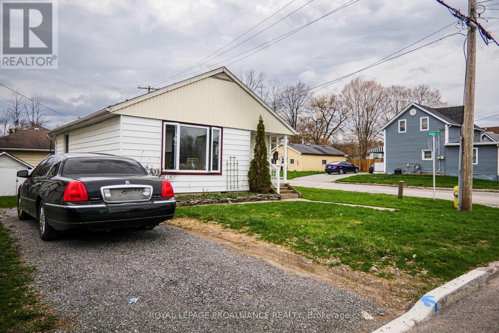 101 Wall Street, Quinte West, Ontario  K8V 4K1 - Photo 2 - X13023898