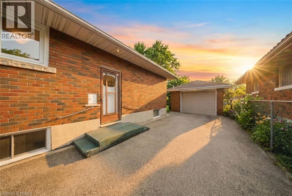 51 Graham Avenue, Brantford, Ontario  N3T 1C6 - Photo 24 - 40818899