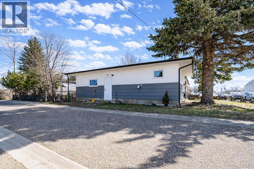 202 3 Avenue E, Bow Island, Alberta  T0K 0G0 - Photo 4 - A2303177