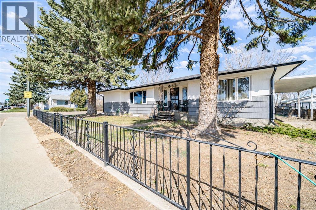 202 3 Avenue E, Bow Island, Alberta  T0K 0G0 - Photo 2 - A2303177