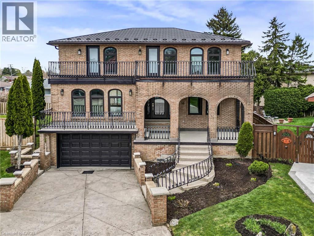 16 BOSNA Court, Hamilton, Ontario