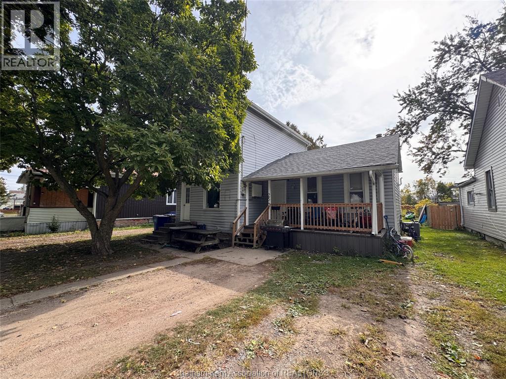 254 Park Street, Chatham, Ontario  N7M 3S3 - Photo 1 - 26008712