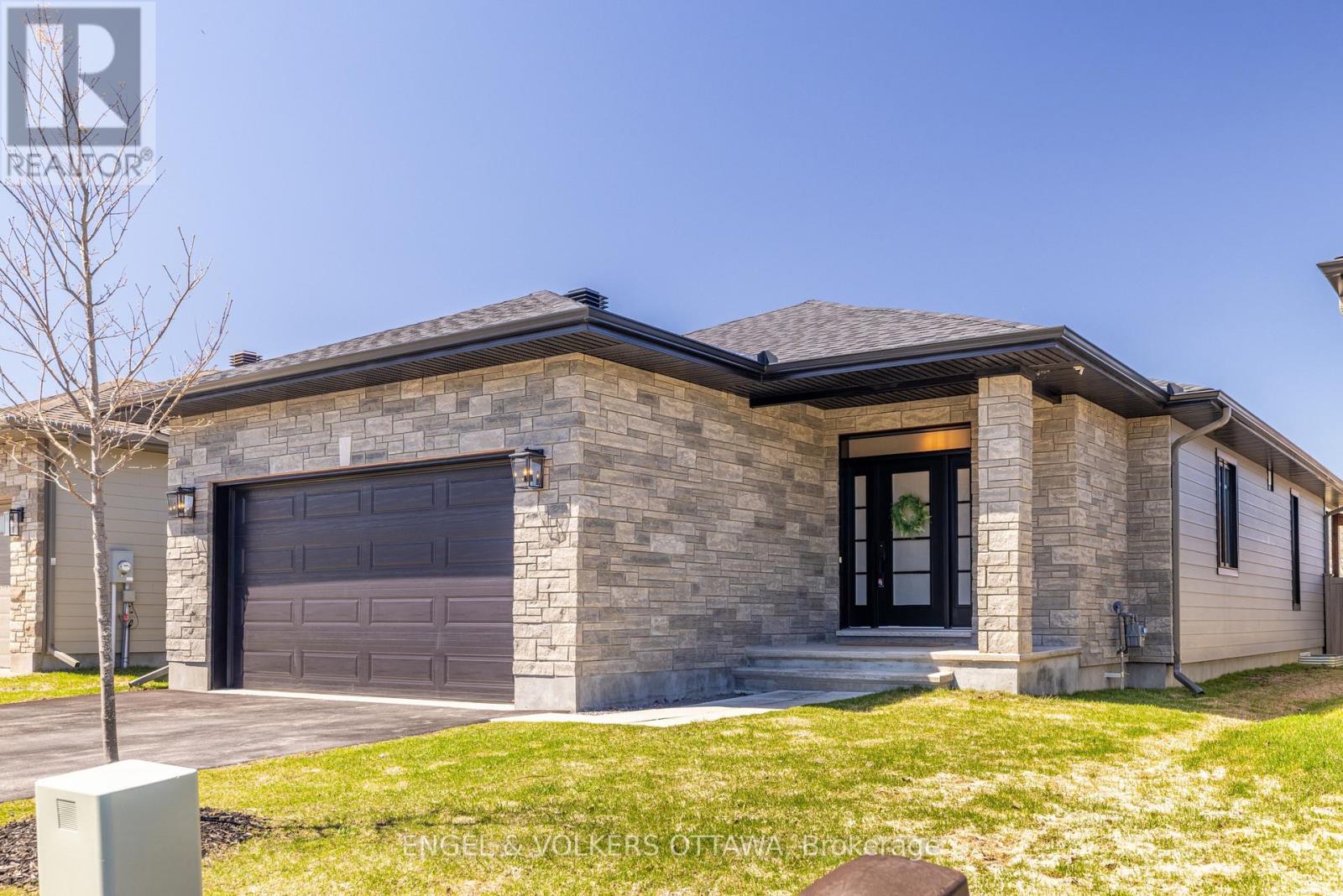 116 Mac Beattie Drive, Arnprior, Ontario  K7S 0J5 - Photo 2 - X13023776