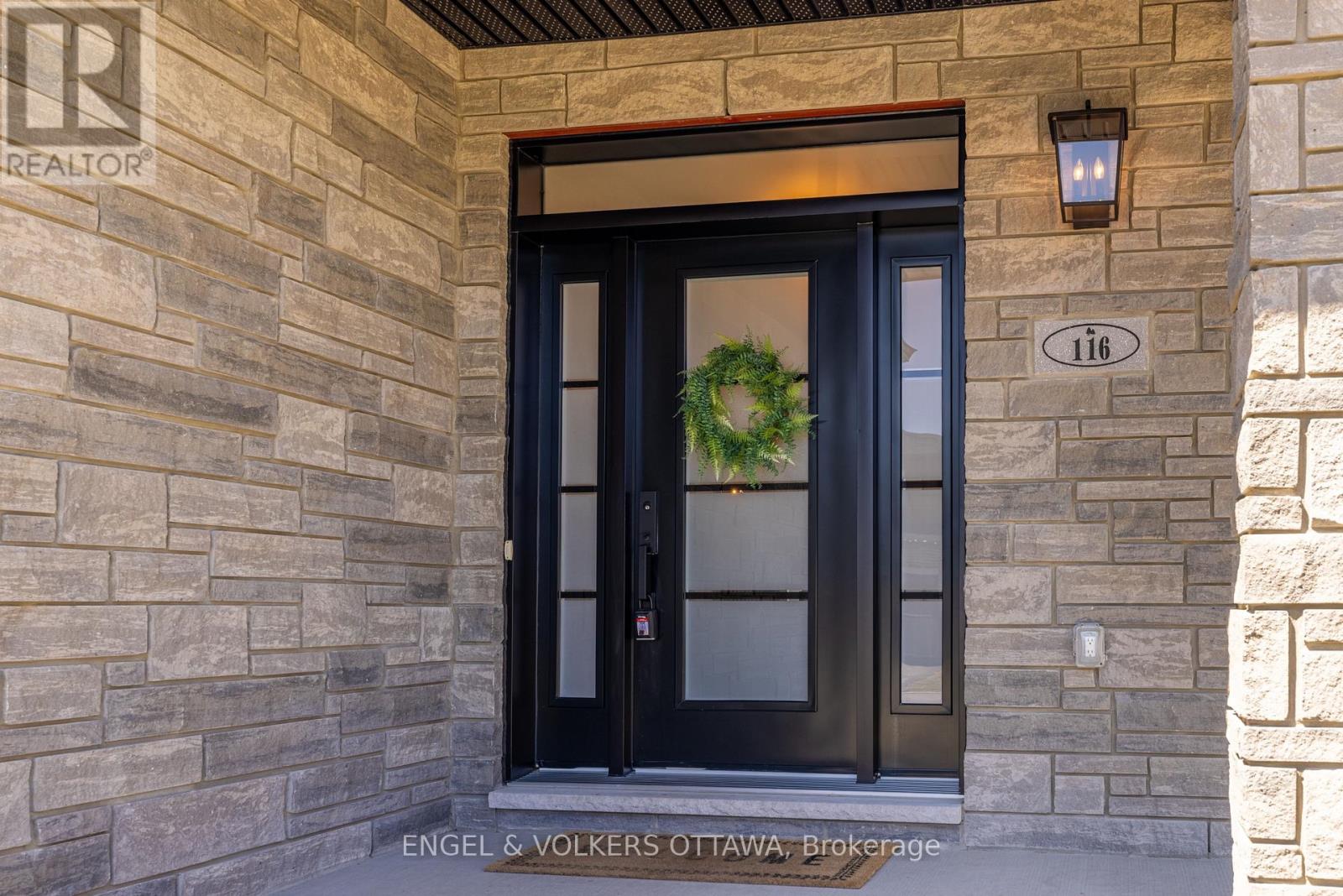 116 Mac Beattie Drive, Arnprior, Ontario  K7S 0J5 - Photo 3 - X13023776