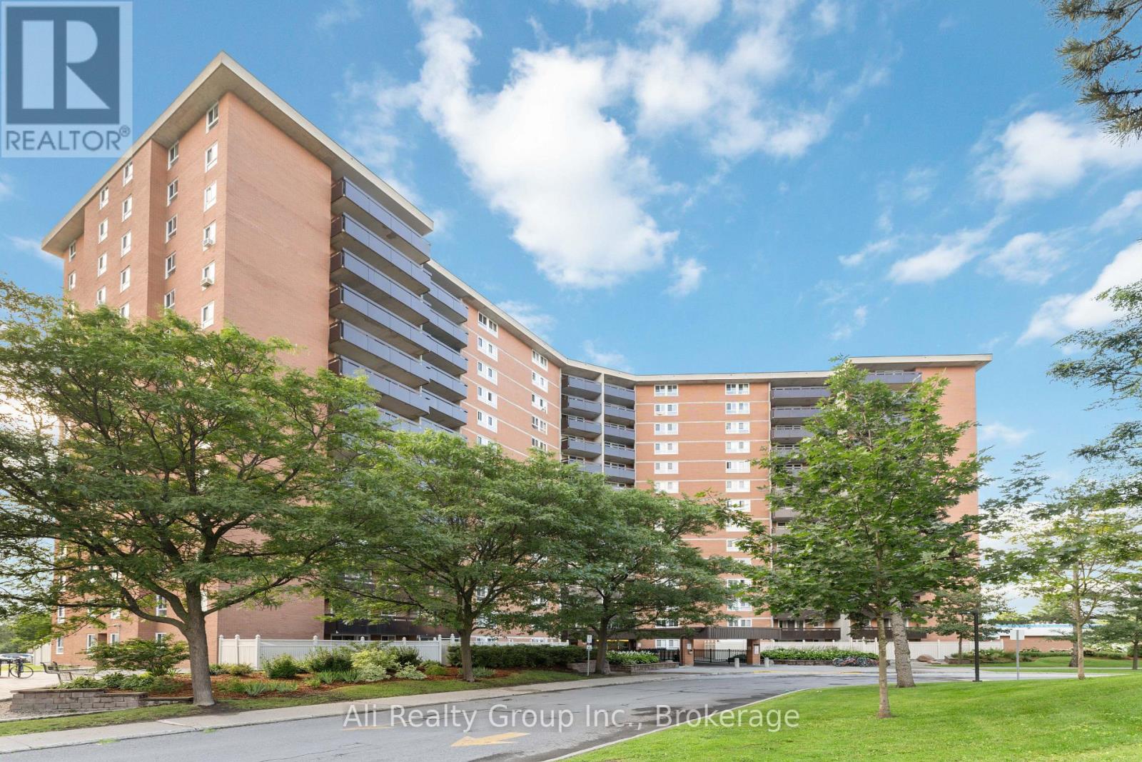 1218 - 2020 Jasmine Crescent, Ottawa, Ontario  K1J 8K5 - Photo 2 - X13023896