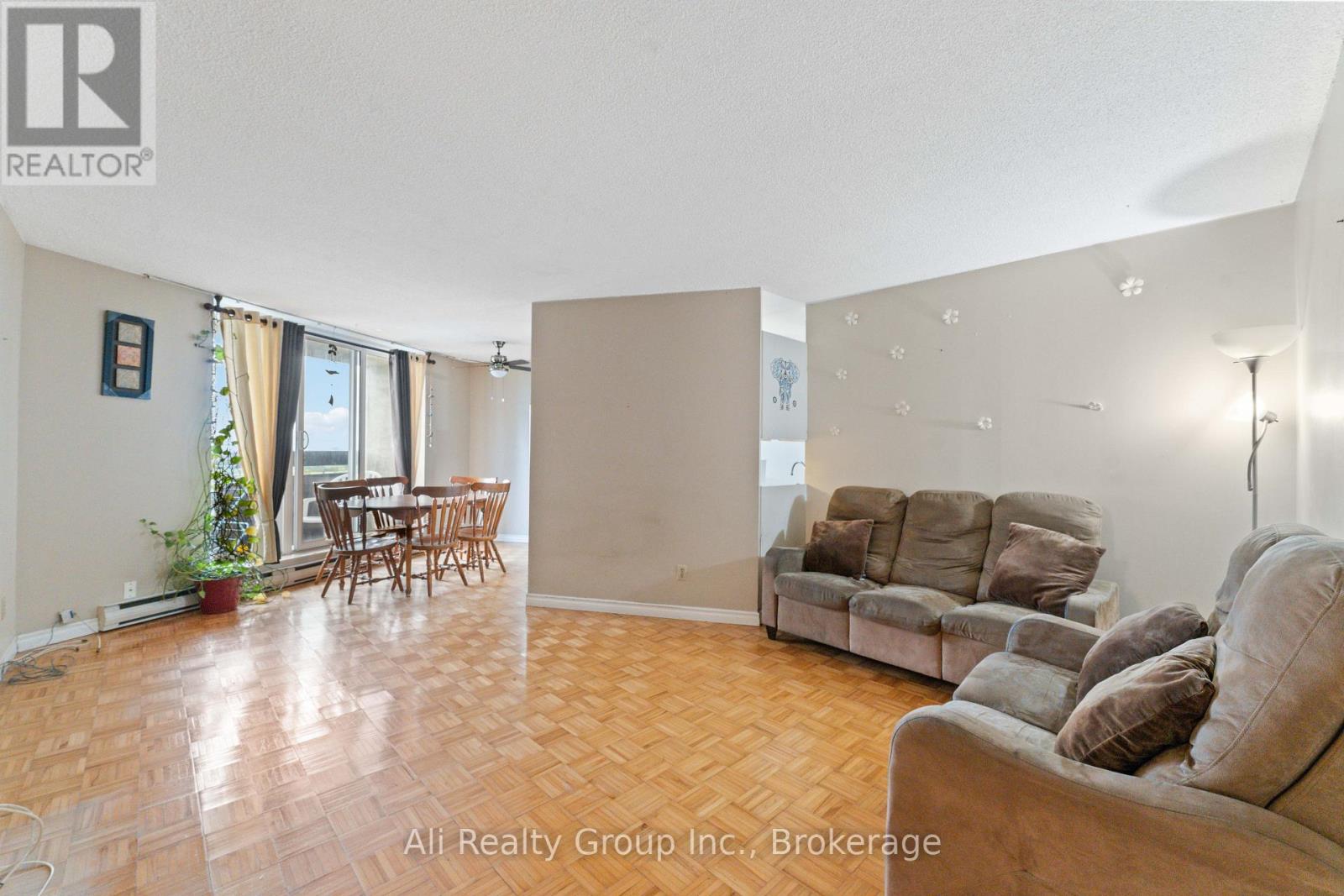 1218 - 2020 Jasmine Crescent, Ottawa, Ontario  K1J 8K5 - Photo 4 - X13023896