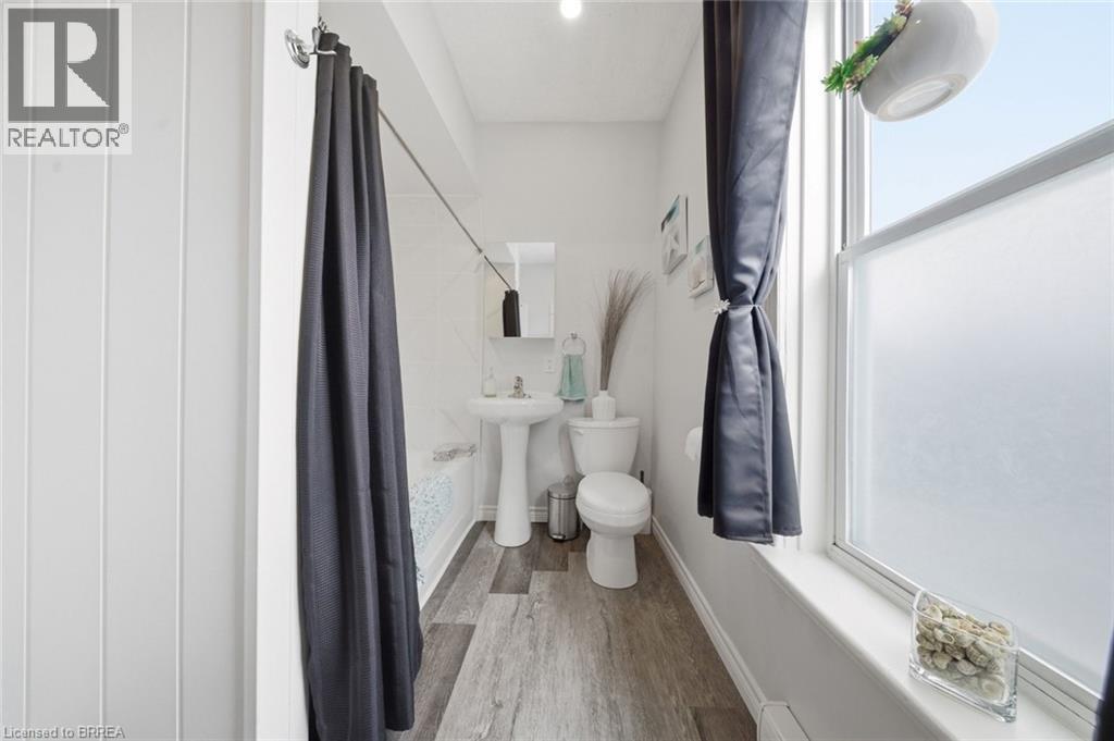 8 Carlyle Street, Brantford, Ontario  N3T 2C1 - Photo 18 - 40822566