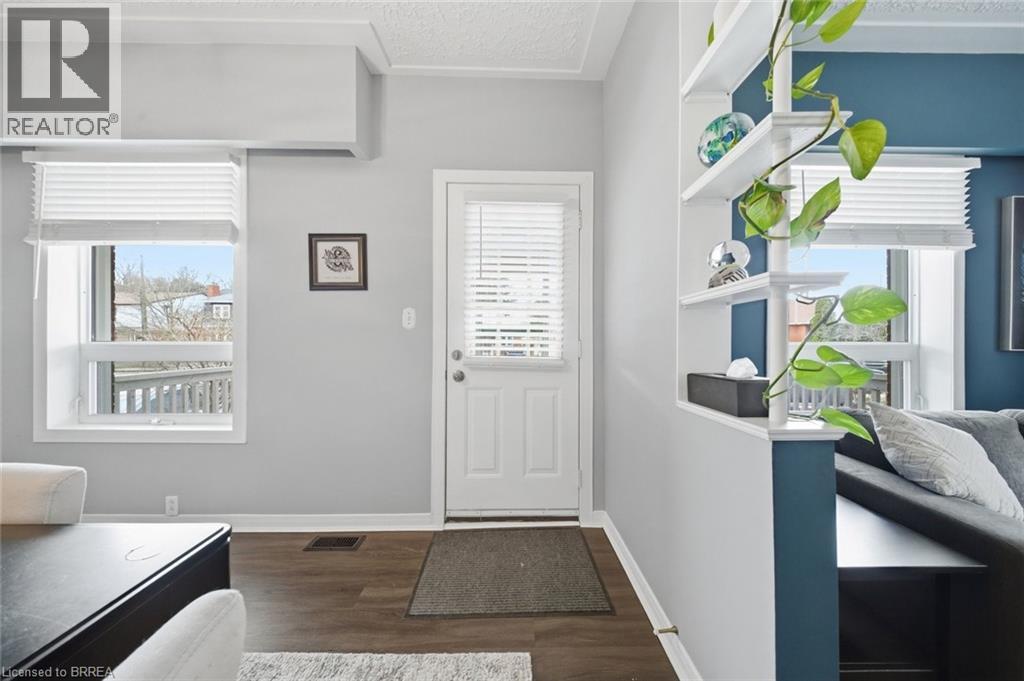 8 Carlyle Street, Brantford, Ontario  N3T 2C1 - Photo 2 - 40822566