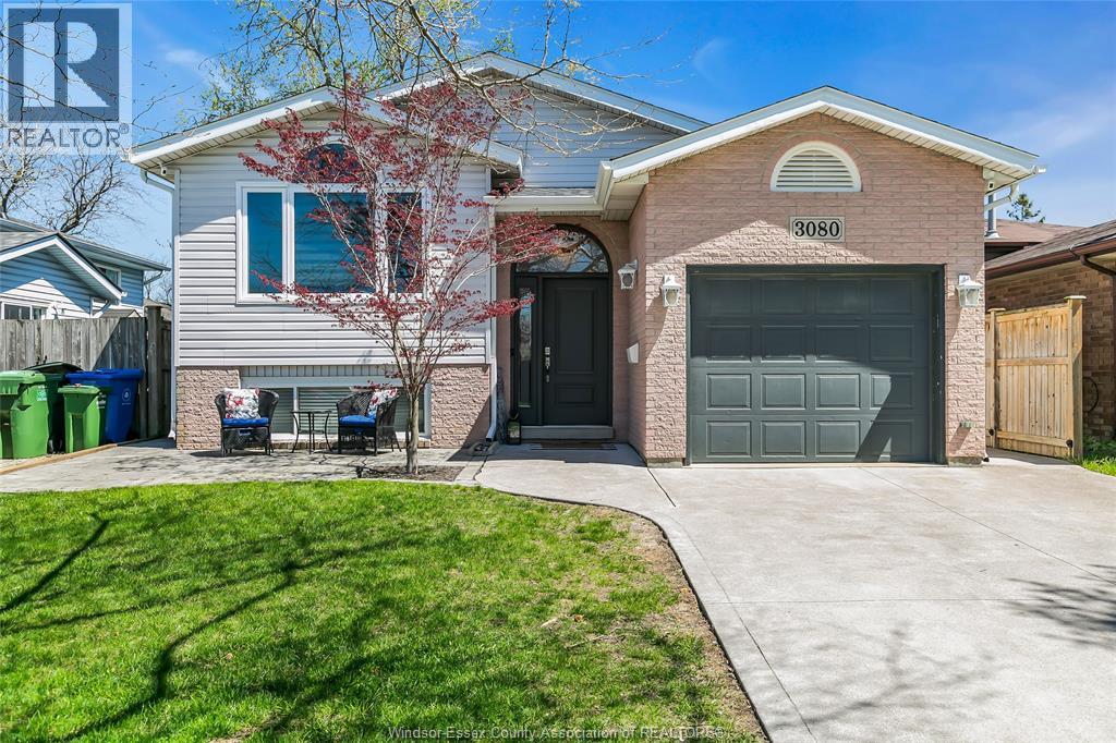 3080 LOEBACH DRIVE, windsor, Ontario