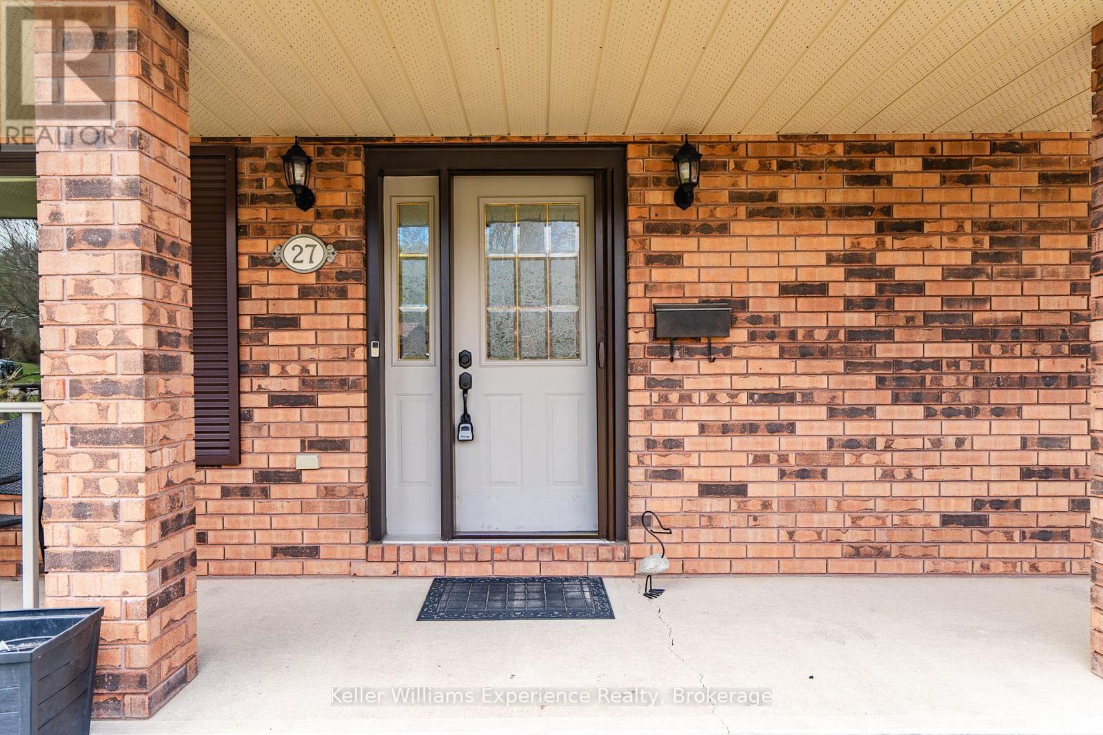 27 Rosewood Avenue, Springwater (Midhurst), Ontario  L0L 1X0 - Photo 4 - S13023902