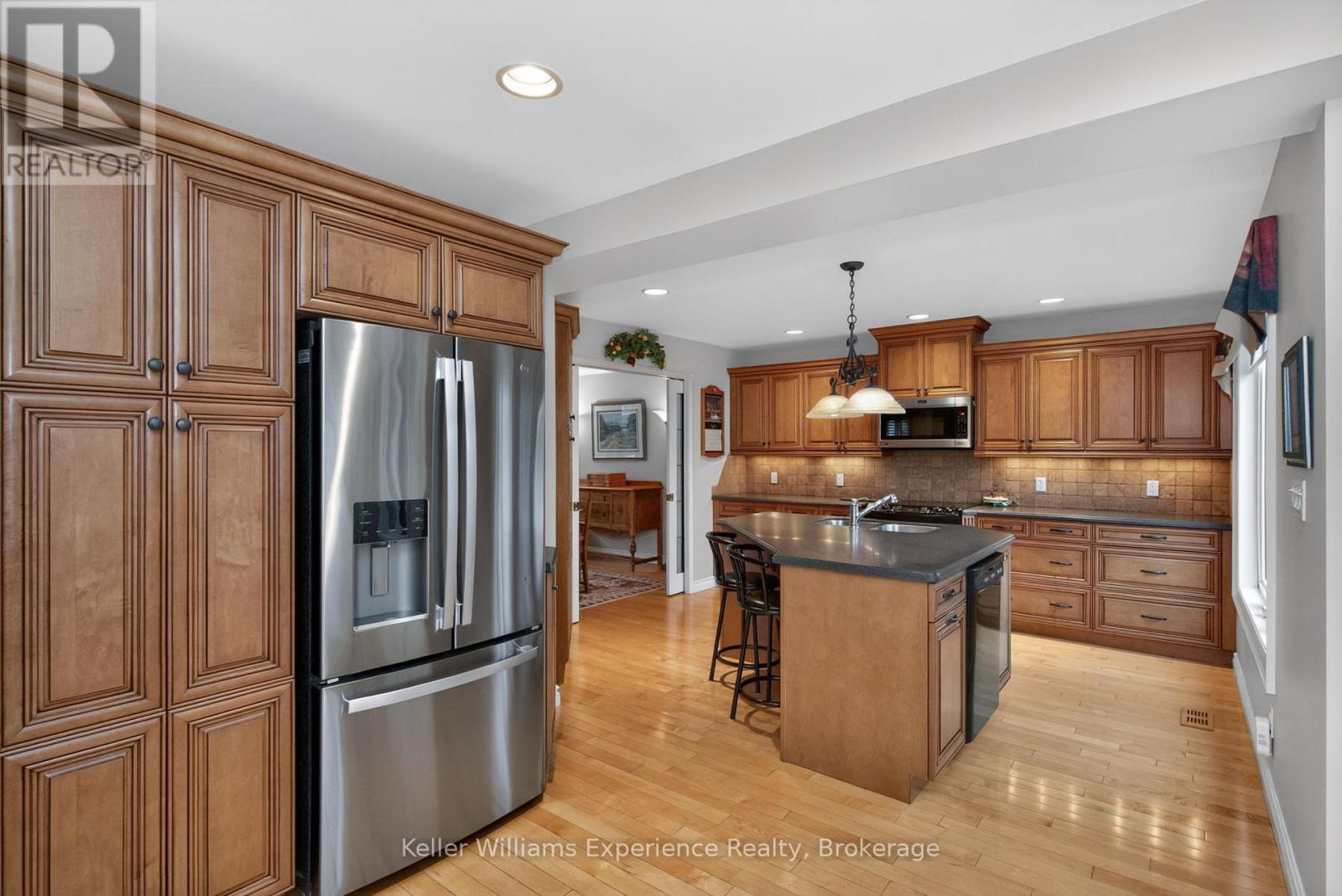 27 Rosewood Avenue, Springwater (Midhurst), Ontario  L0L 1X0 - Photo 7 - S13023902