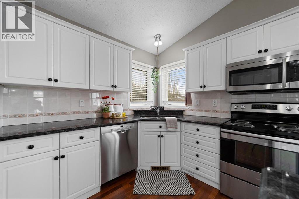 24 Elliott Drive, Camrose, Alberta  T4V 4V6 - Photo 9 - A2299918