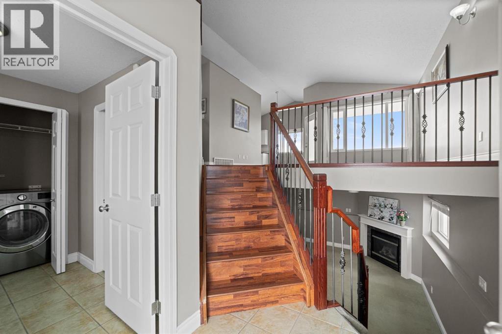 24 Elliott Drive, Camrose, Alberta  T4V 4V6 - Photo 3 - A2299918