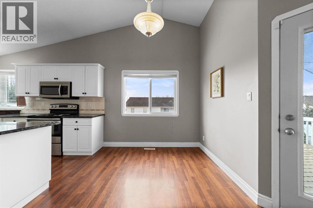 24 Elliott Drive, Camrose, Alberta  T4V 4V6 - Photo 7 - A2299918