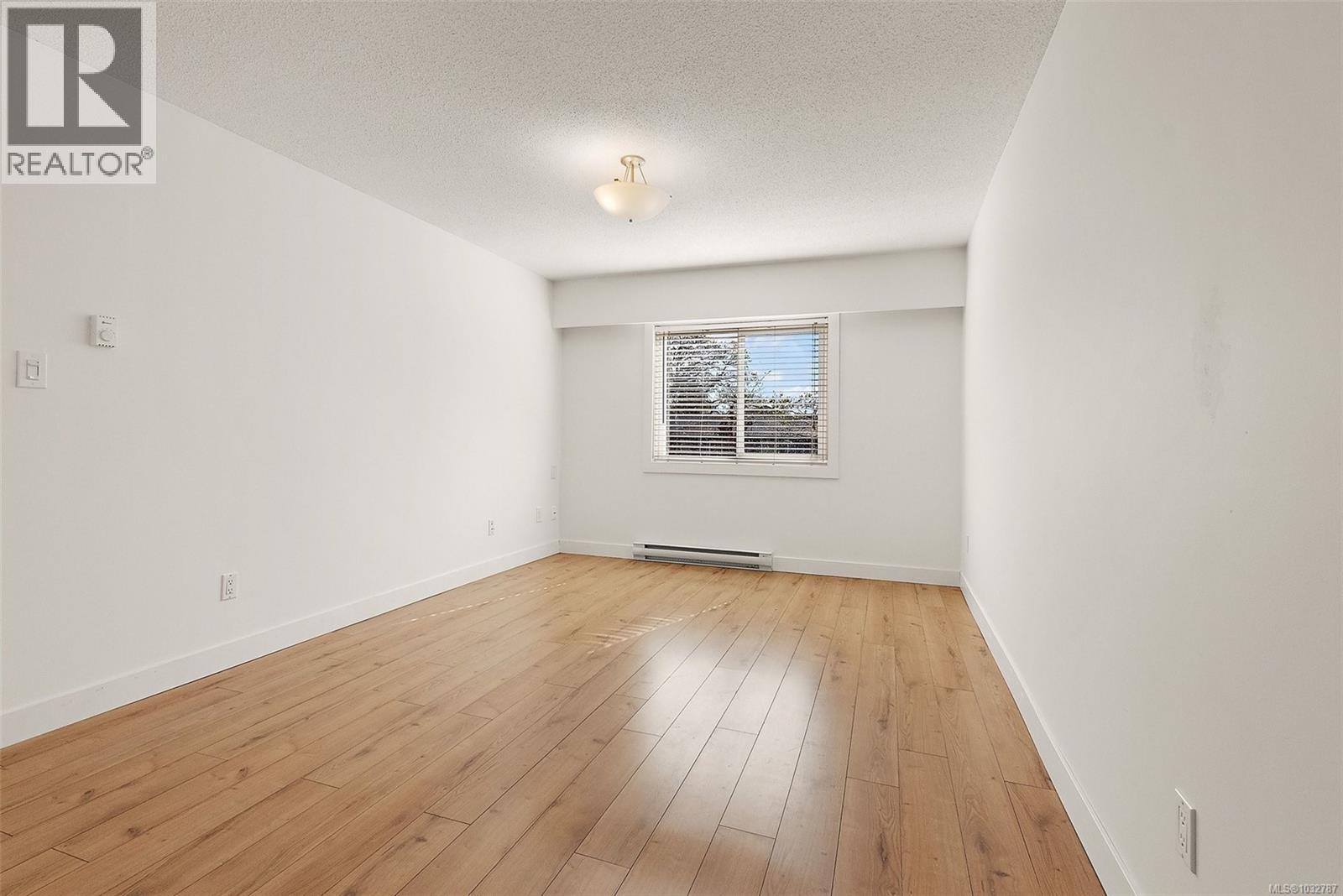 105 710 Lampson St, Esquimalt, British Columbia  V9A 6A6 - Photo 10 - 1032787