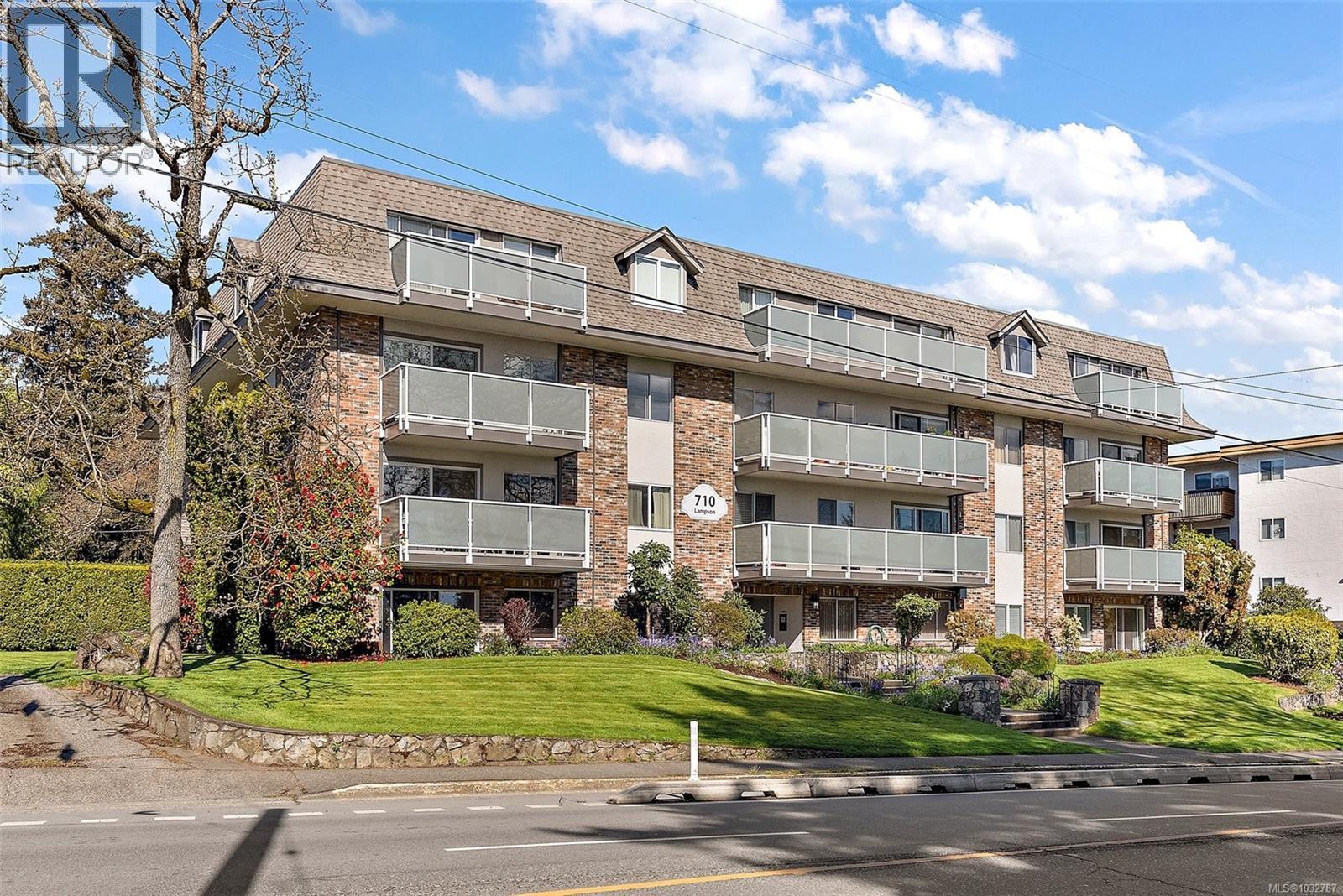 105 710 Lampson St, Esquimalt, British Columbia