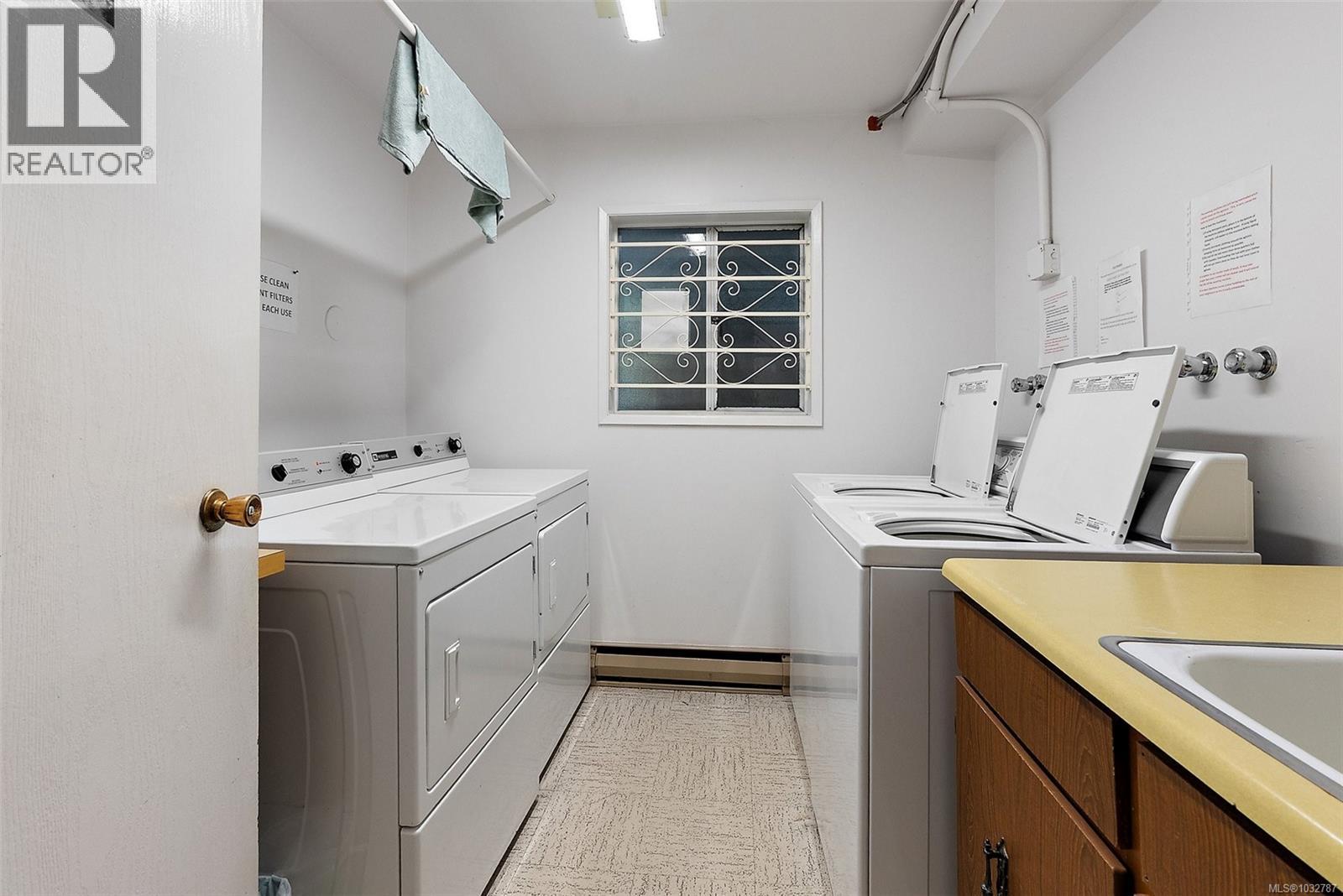 105 710 Lampson St, Esquimalt, British Columbia  V9A 6A6 - Photo 16 - 1032787