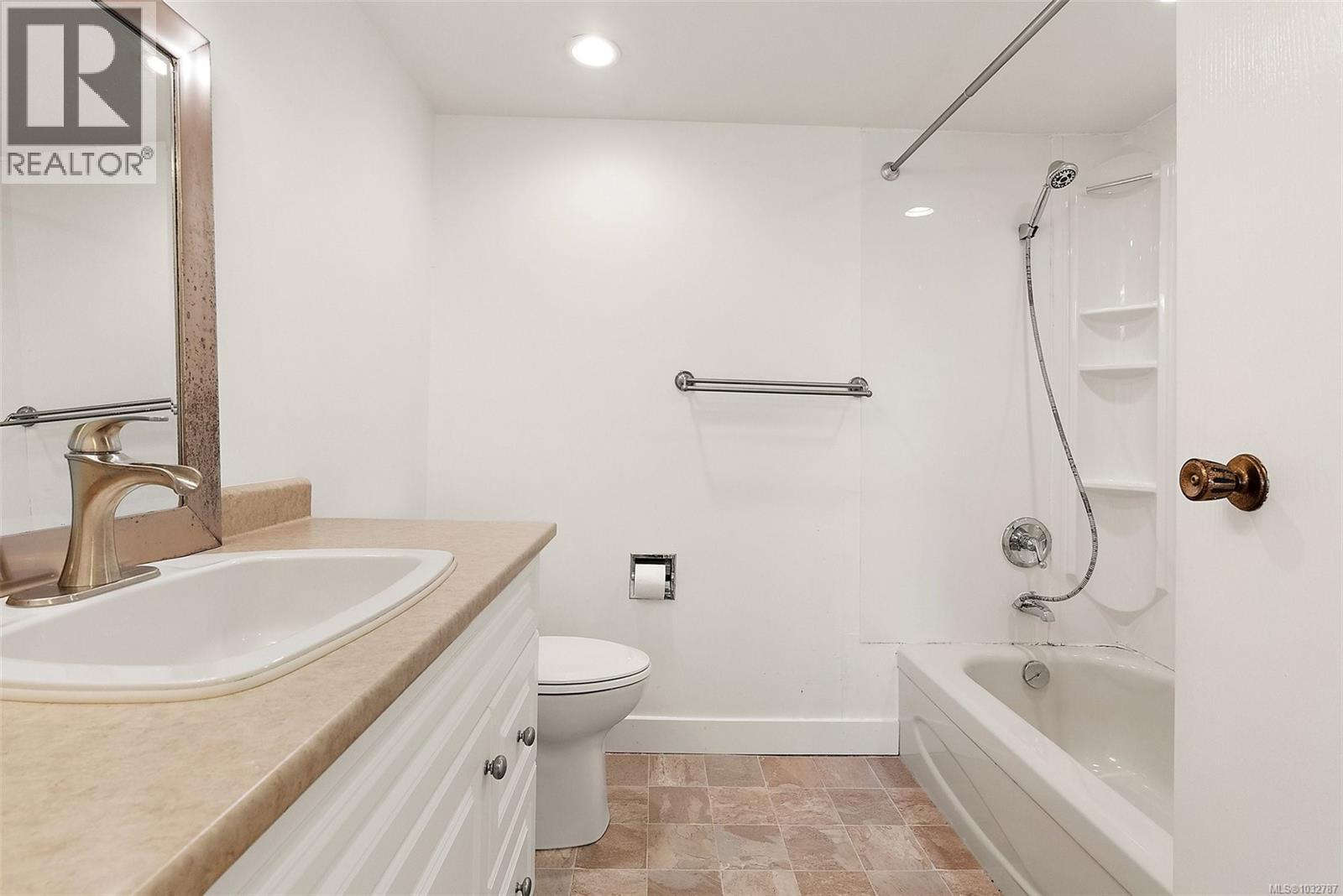 105 710 Lampson St, Esquimalt, British Columbia  V9A 6A6 - Photo 14 - 1032787