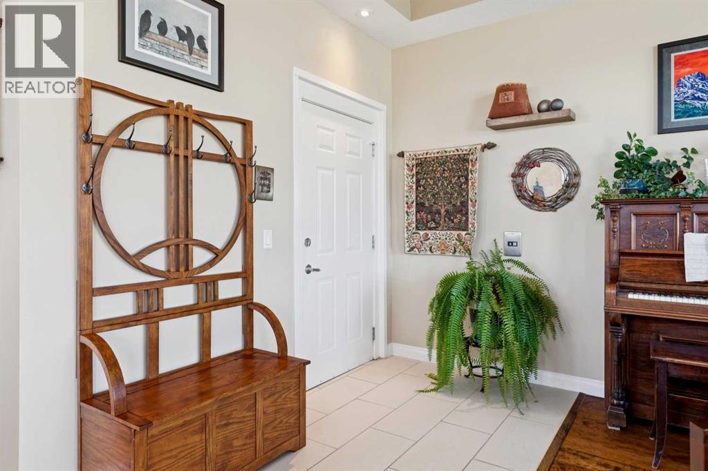 189 Crawford Drive, Cochrane, Alberta  T4C 2G8 - Photo 2 - A2300785