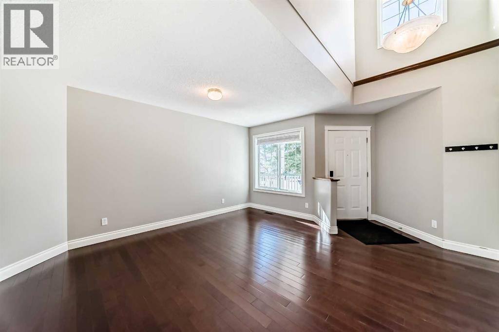 141 Somerglen Way Sw, Calgary, Alberta  T2Y 4B2 - Photo 2 - A2303715