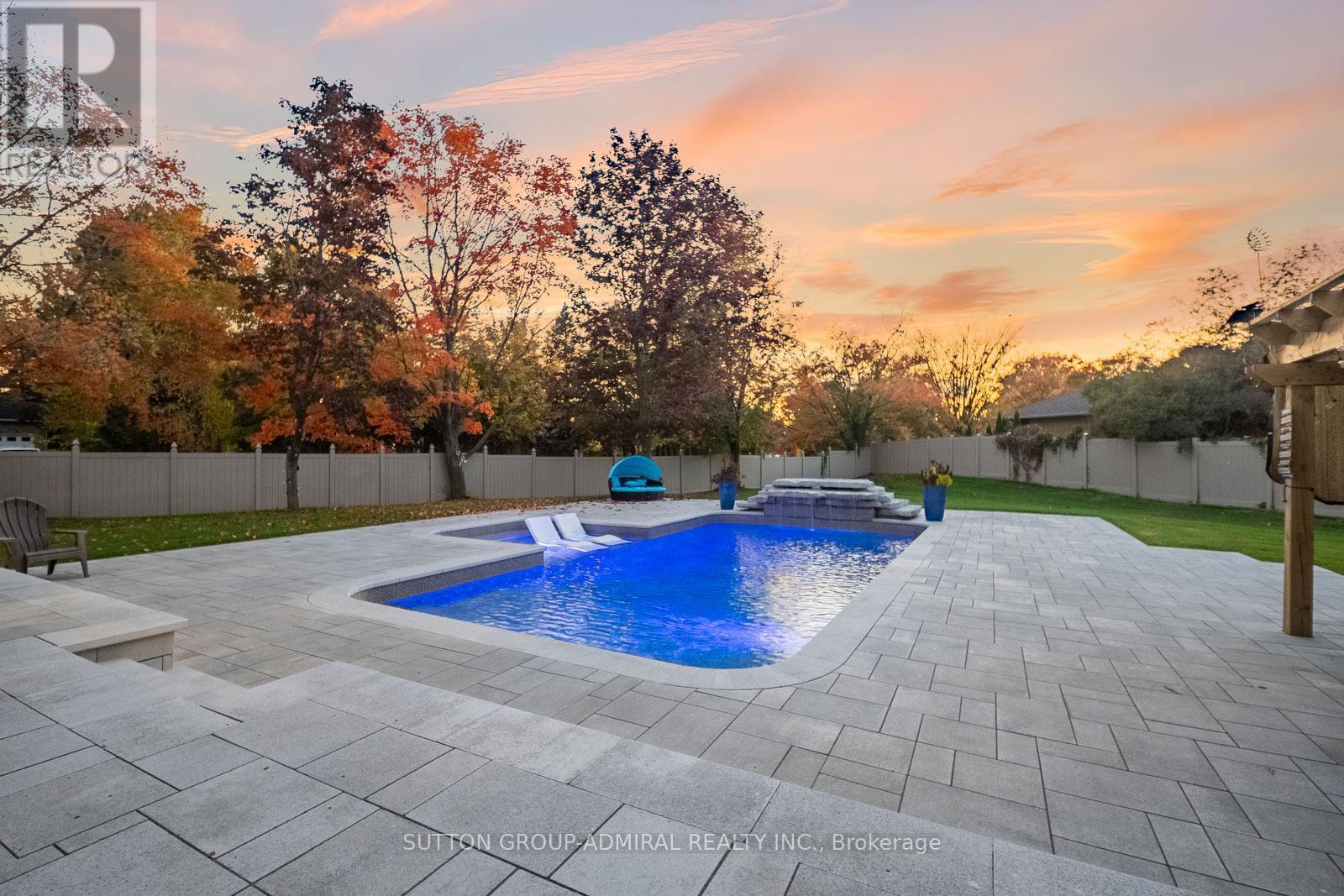 8 Beaufort Hills Road, Richmond Hill, Ontario  L4E 2N5 - Photo 42 - N13023826