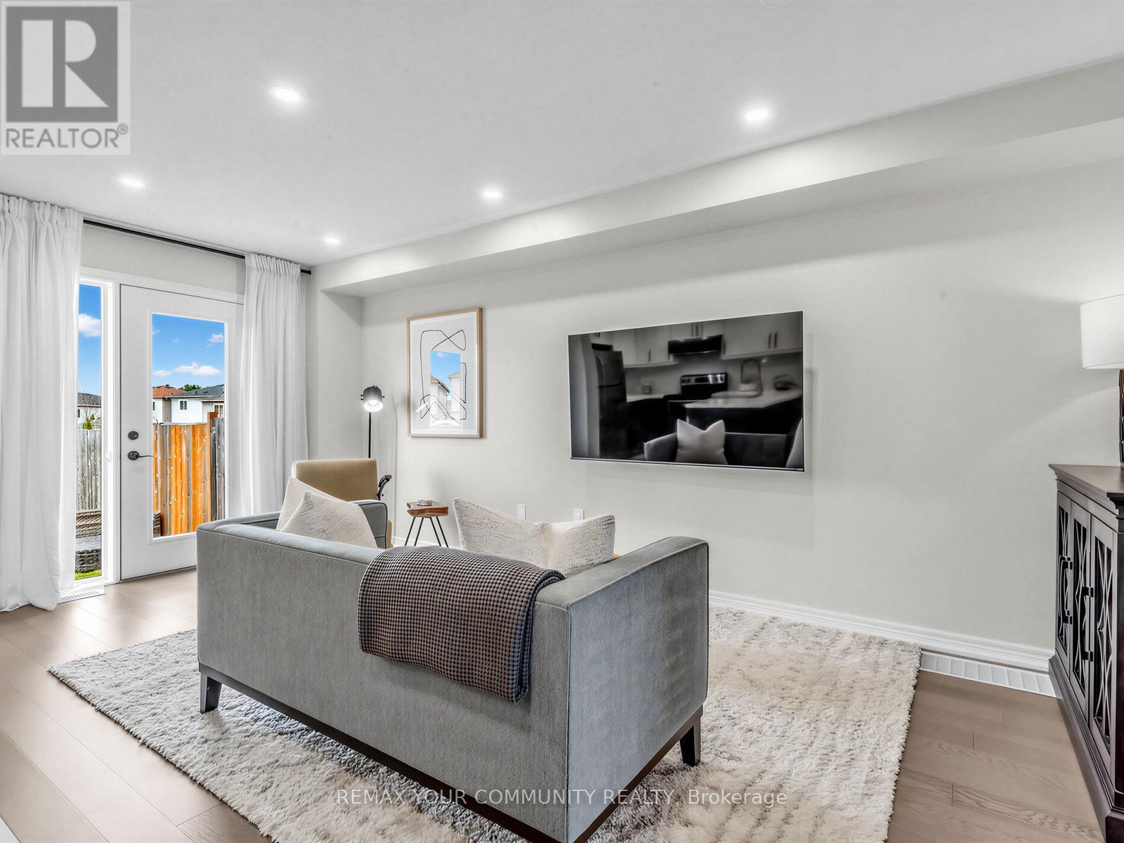 18 Admiral Crescent, Essa (Angus), Ontario  L0M 1B4 - Photo 8 - N13023858