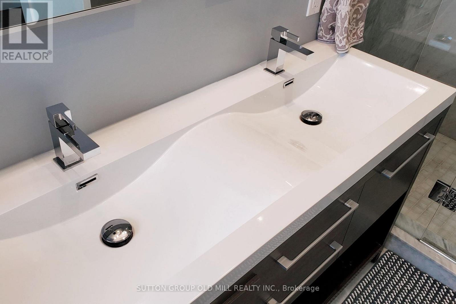 1086 Gardner Avenue, Mississauga, Ontario  L5E 1B7 - Photo 29 - W13023842