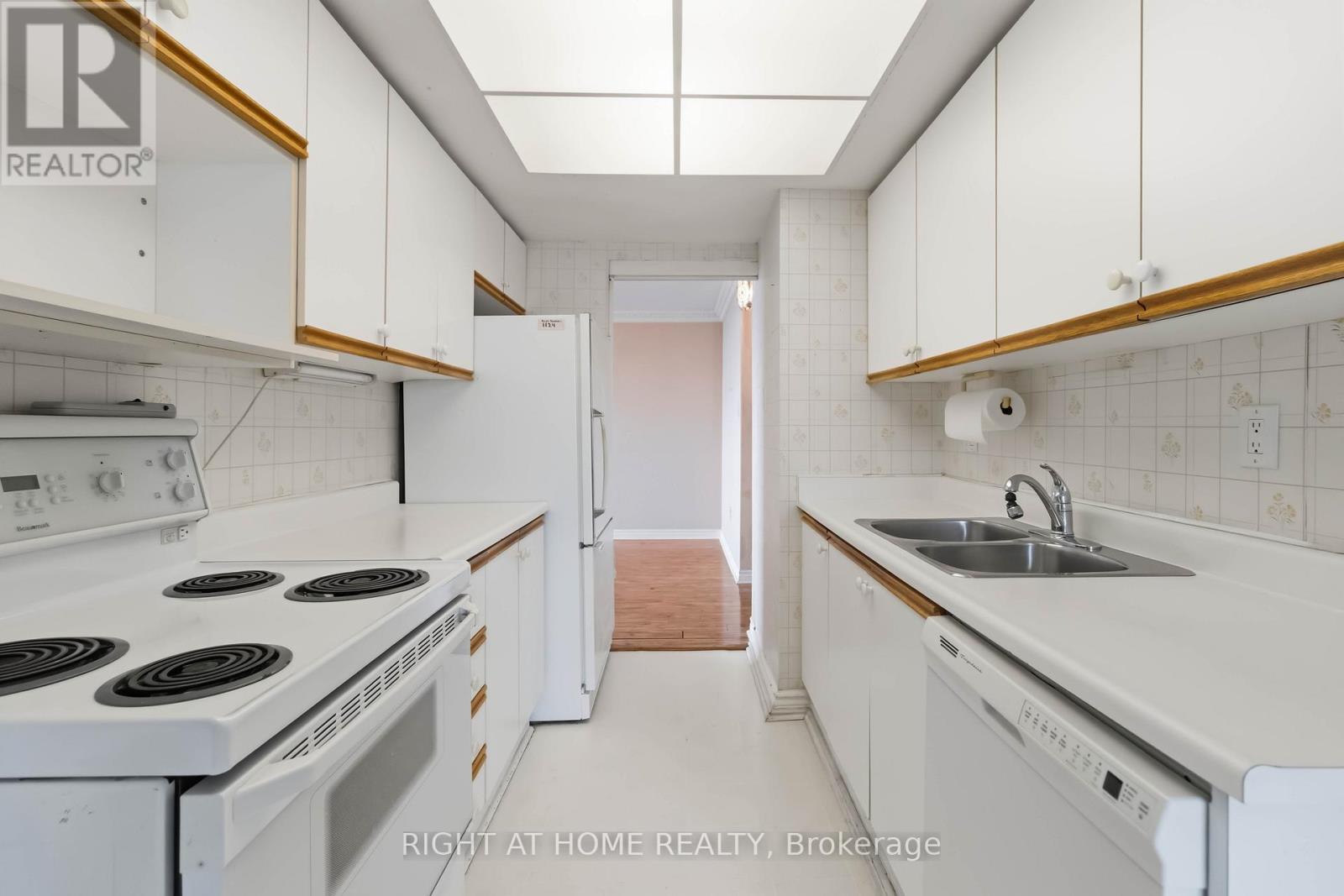 2107 - 3100 Kirwin Avenue, Mississauga, Ontario  L5A 3S6 - Photo 17 - W13023844