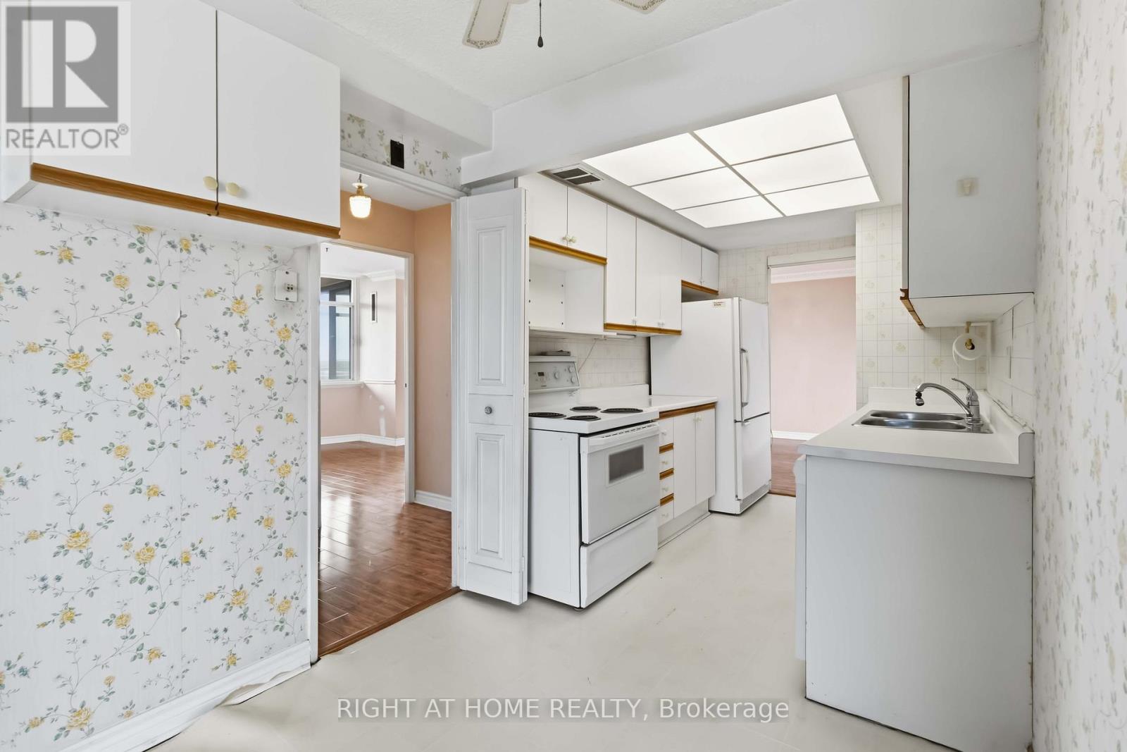 2107 - 3100 Kirwin Avenue, Mississauga, Ontario  L5A 3S6 - Photo 18 - W13023844